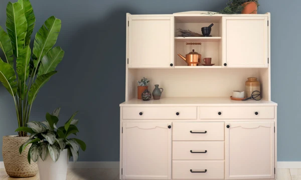 Alice's Hutchdresser